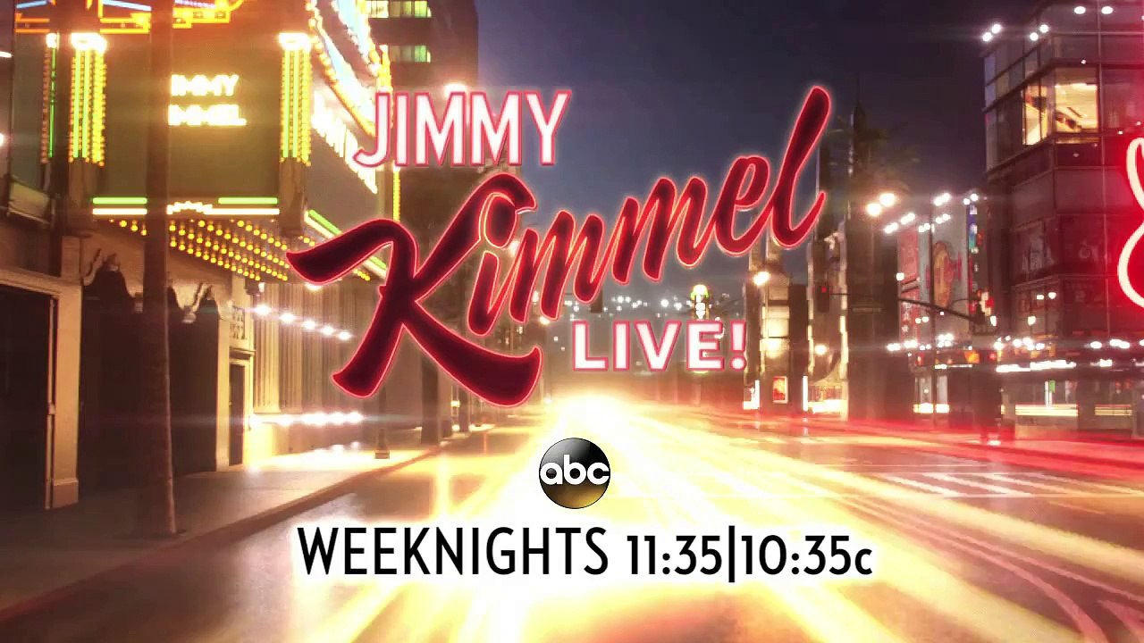 Maisie Williams Watches Game of Thrones With Her Grandma