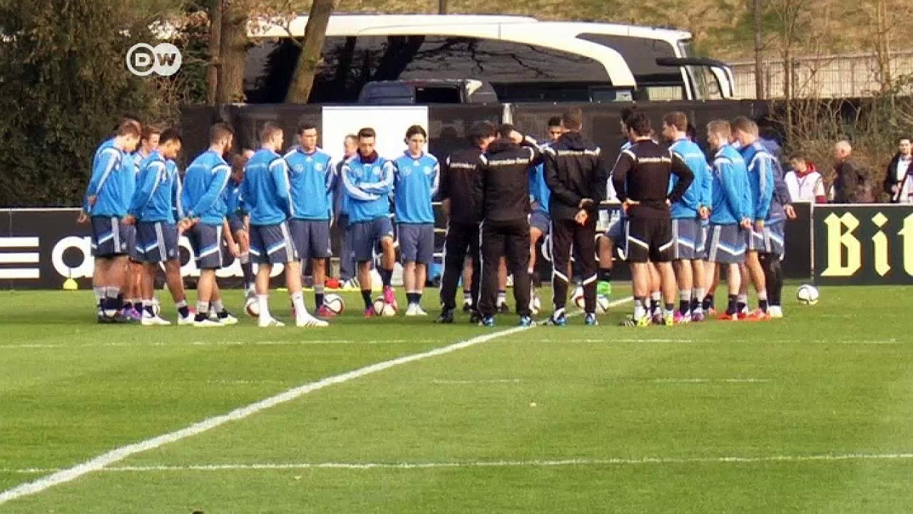 Nationalelf spielt mit Trauerflor gegen Australien | Journal