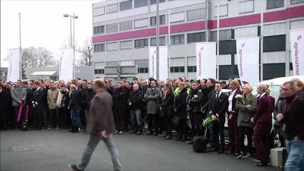 La minute de silence des employés de Germanwings au siège de la compagnie à Cologne