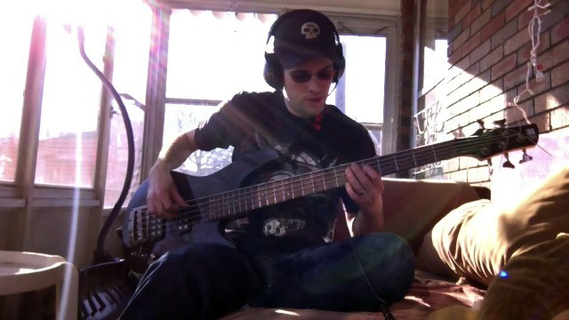 Muscle of Love - Alice Cooper (Bass Cover)