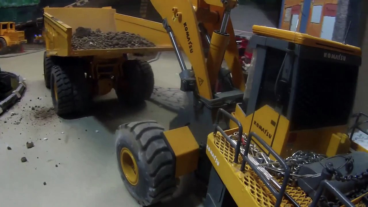 RC CONSTRUCTION SITE , WA 600-6 LOAD A 100t DUMP TRUCK