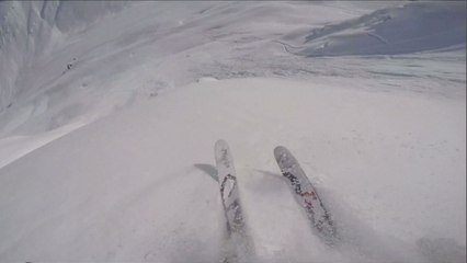 Impressionnantes descentes en freeride en Alaska