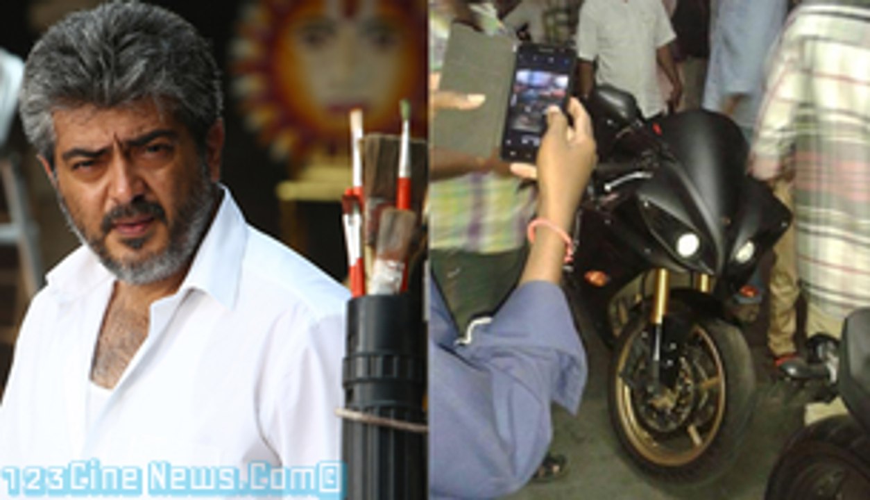 Ajith Fans Turned Out To See Ajith  | 123 Cine news | Tamil Cinema News