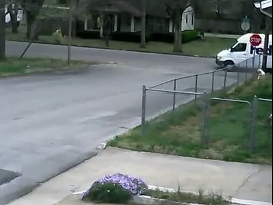 forget parking brake and..  - جب_گاڑی_کی_ہینڈ_بریک_لگانا_یاد_نہیں_رہا_تو_پھر_دیکھیئے_کیا_ہوا