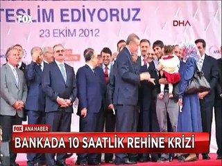 TOKİ'den konut aldı borcunu ödeyemeyince Banka bastı polisle 10 saat pazarlık yaptı