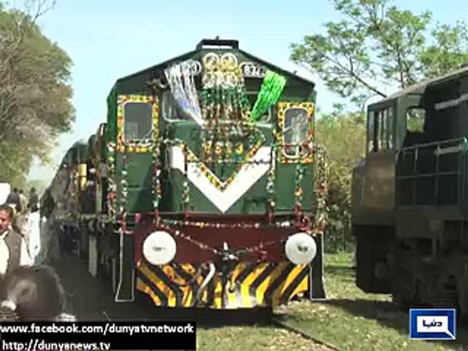Dunya News - Railway authorities fool Saad Rafique by painting old boggies as new