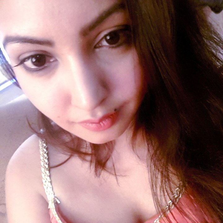 Ank Hai Bari Bari Or Tum Muskrany Ki Bat Krty Ho