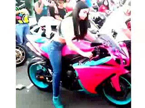 Girl Wheelie on Motorcycle Yamaha R1 _ She can be a Good Rider