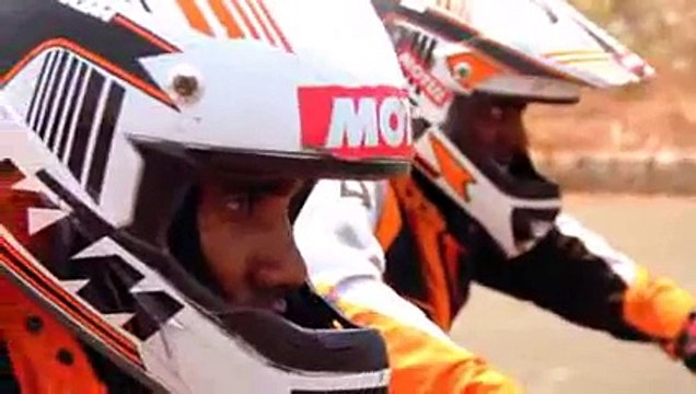 KTM Duke 200 Stunt Video of THROTTLERZ 2013