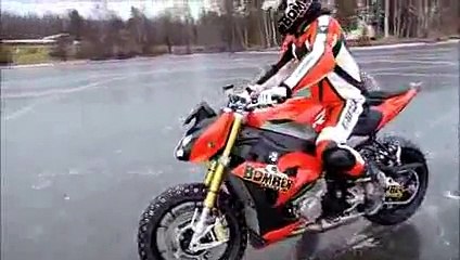 Motorcycle Stunt on Ice INCREDIBLE MOTORCYCLE MOMENTS 2014 2015