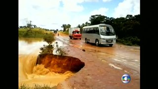 Passengers on this bus in Brazil had a lucky escape