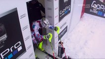 Ce champion du monde de ski rate complètement son départ. Sa chute est amusante regardez !