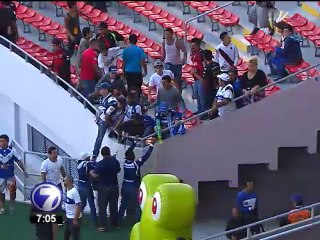 Chinchilla firma reglamento para fortalecer ley contra la violencia en eventos deportivos