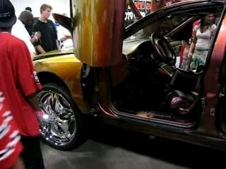 Chevy wit dem butterfly doors