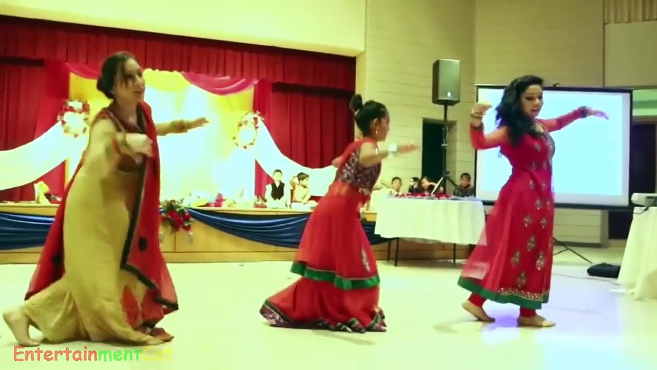 Dhola Re Dhola - Beautiful Desi Girls Dance on Wedding