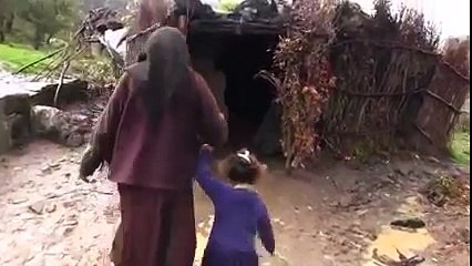 يحدث في في تونس في 2015  عائلة بدون هوية أو جنسية !!