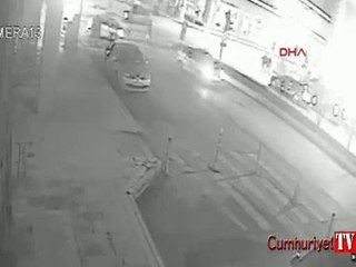 Halk otobüsü üniversiteli kızlara çarptı: 1 ölü, 1 yaralı