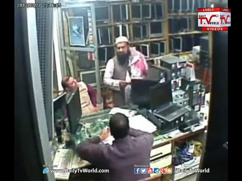 Wah Molvi sb Had kr di aap ny tou - Molvi Theft in Computer Shop