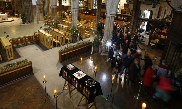 Cinq siècles après sa mort, les Anglais enterrent Richard III