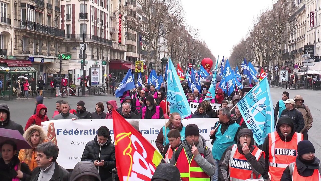 Réduction de postes, les douaniers manifestent