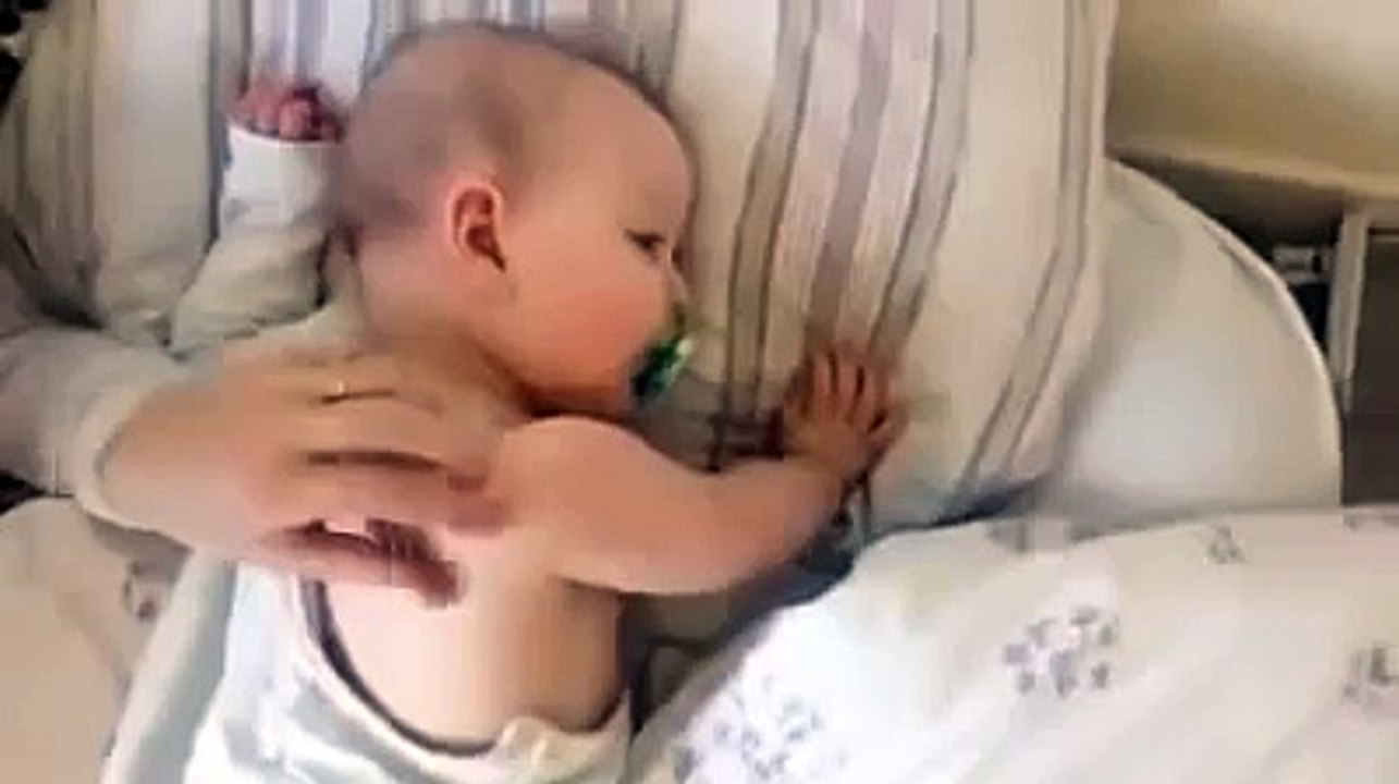 Esse bebê adora um carinho