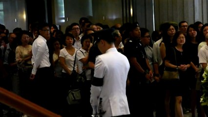 Malaysians pay respects to Singapore former PM