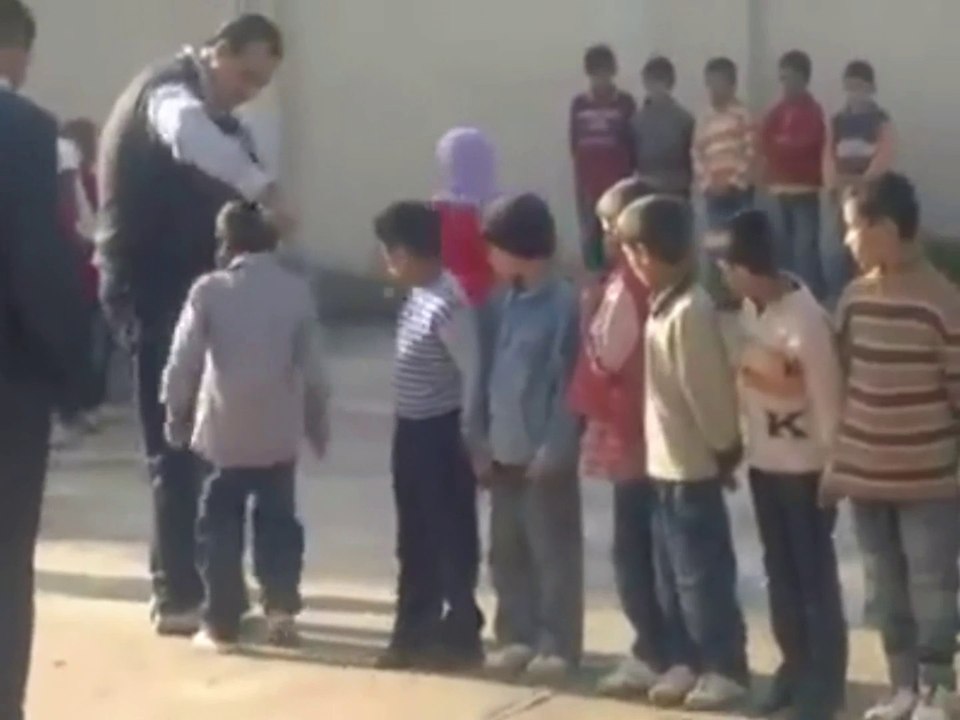 Gifles et coups distribués en série à des enfants de 6 ans par leur professeur ! Allah akbar ?