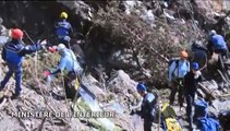Crash dans les Alpes : les enquêteurs au travail sur le site
