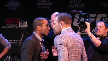 UFC 189 - José Aldo e McGregor se estranham durante encarada e são separados por Dana White