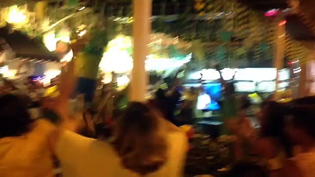 Brasileños se tiraron a la calle para celebrar el pase a semifinales