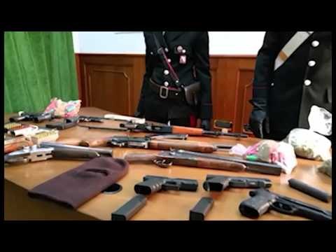 Napoli - Sequestrato arsenale della camorra al Rione Sanità -1- (26.03.15)