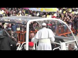 Napoli - L'arrivo di Papa Francesco a Scampia  (21.03.15)