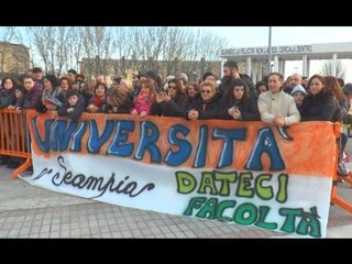 Papa Francesco a Napoli - interviste ai fedeli (21.03.15)