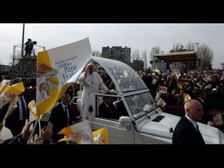 Скачать видео: Napoli - Papa Francesco a Scampia (21.03.15)