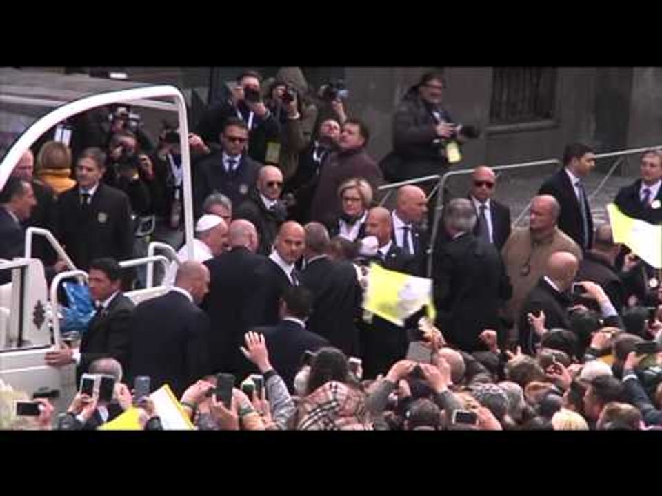 Napoli - Papa Francesco dai detenuti di Poggioreale (21.03.15)