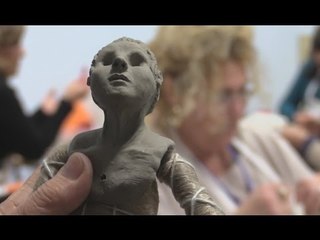 Napoli - Le donne di Scampia aprono le porte della "Casa della Socialità" (19.03.15)