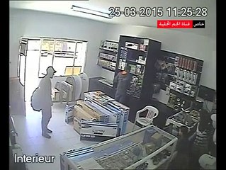 فيديو سرقة محل إلكترونيك بالجم بتونس و إشتباك مع اللصوص
