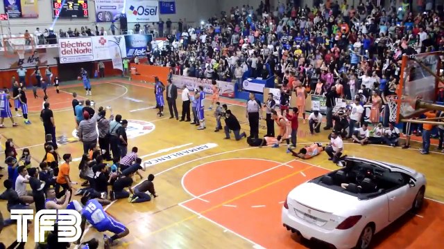 Comment ne pas dunker en passant par-dessus une voiture ? Petite démonstration !