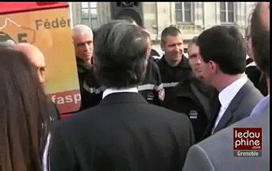 Manuel Valls s'énerve contre un pompier qui refuse de lui serrer la main