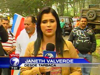 Vecinos bloquean ruta Aserrí-Acosta para pedir ampliación de la vía