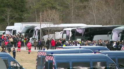 Crash victims' families arrive at the Alps