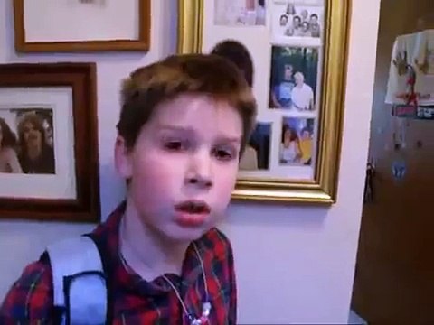 Un enfant retrouve so chat perdu