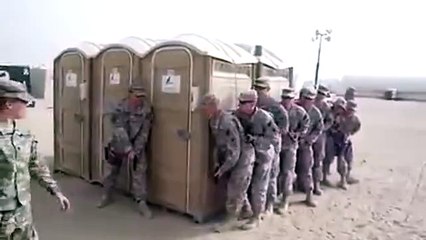 Ces Soldats Font un Entrainement Vraiment Bizarre