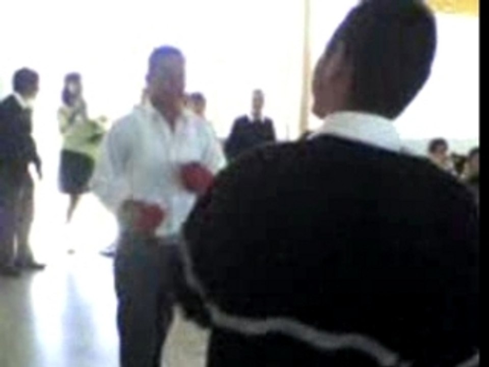 Angry contrataca