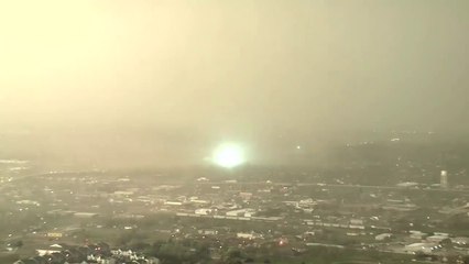 Скачать видео: Une tornade frappe la ville de Moore aux États-Unis