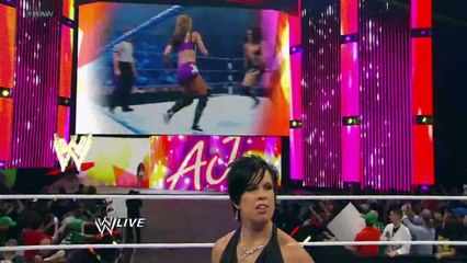 AJ Lee Besa a John Cena - Raw Latino ᴴᴰ