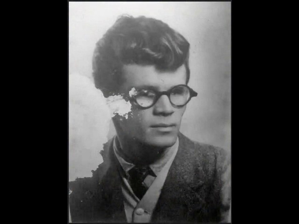 Restoration & colorisation - photograph missing an ear