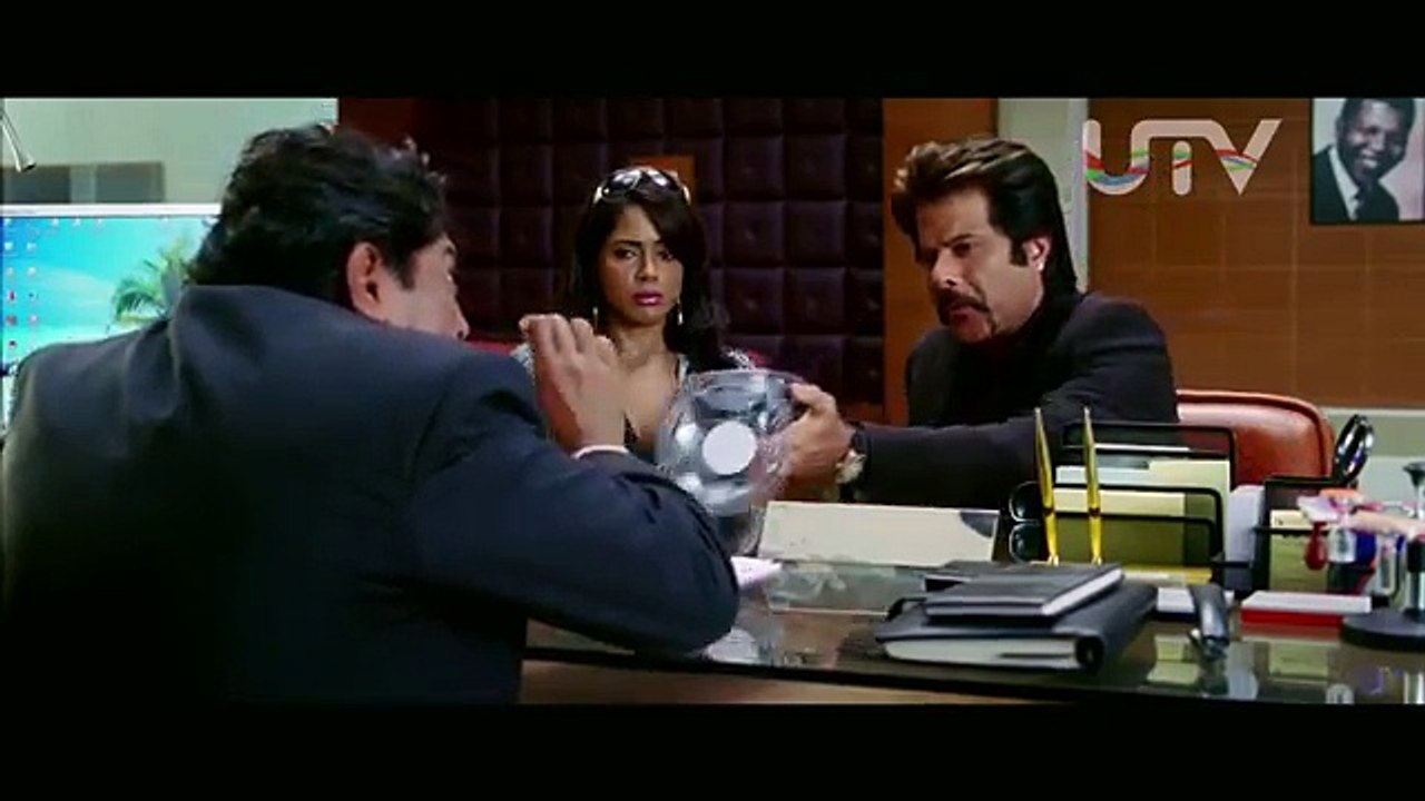 Hilarious comedy scene in Race Johny lever - Anil Kapoor
