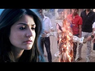 Fans Smash TV Sets, Burn Anushka's Posters After India’s World Cup defeat