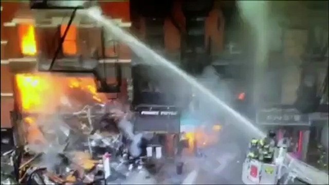 Spectaculaire incendie après une explosion à New York